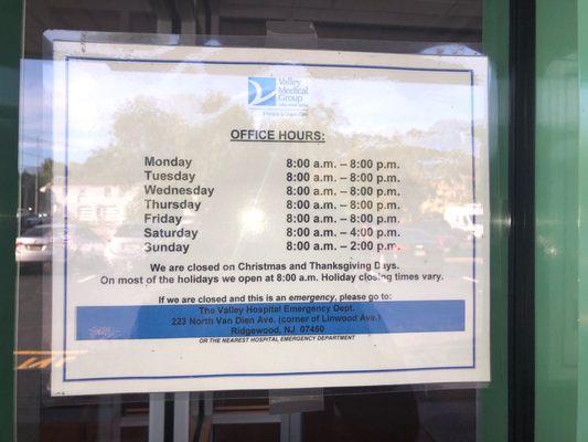 Hours as of Oct 2021 - very convenient night and weekend hours