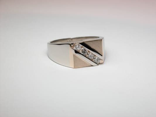 Custom made 14K gold and diamond gents ring