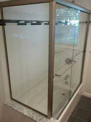 Frameless slidder with return wall