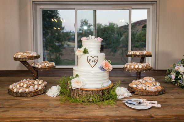 Cake & cannolis (Photo by Prince Weddings)