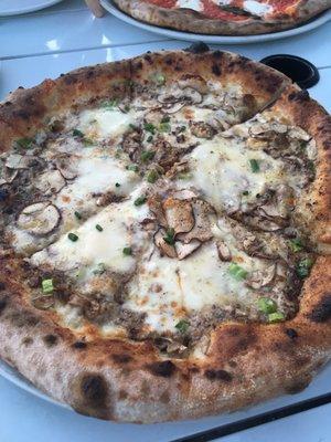 Crimini mushroom pizza