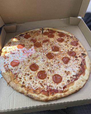 This is a large pizza that was ordered, which was 30+ dollars with just a handful of pepperoni