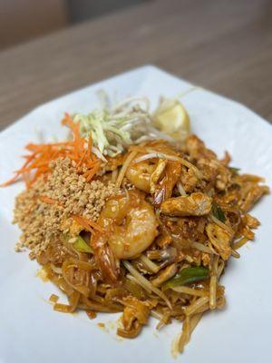 Pad Thai Noodles shrimp