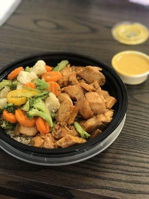 Chicken bowl with munch sauce