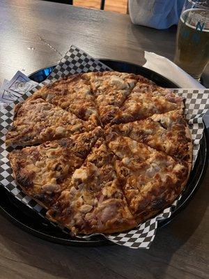 BBQ chicken pizza