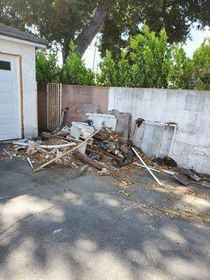 Junk removal in Pasadena (Before)