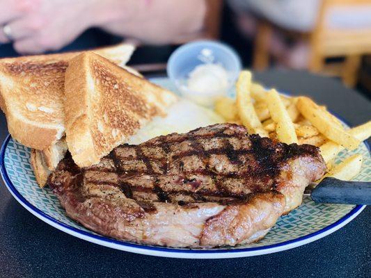 Hubby's "Steak Fritz" steak & eggs & fries :)...