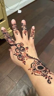 I got this mehndi done from this place and I love it