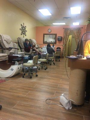 Really nice leather chairs to enjoy your pedicure!