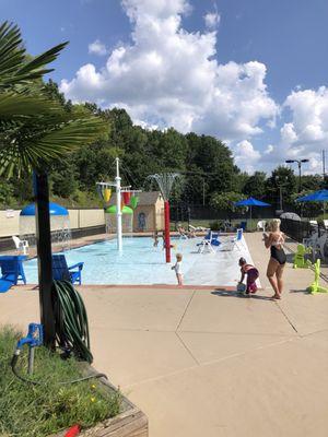 Kids splash pad