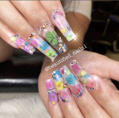 Flower nails