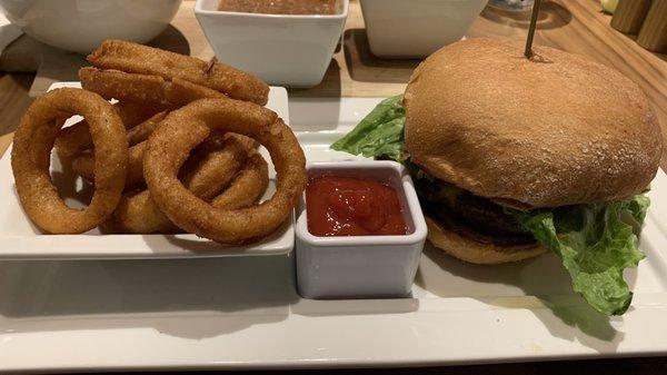 Angus Burger with onion rings