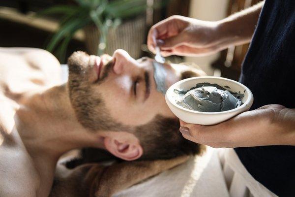 Gentleman's/Beard Facial is an hour of anti-aging, hydration and relaxation with hot towels, organic products and massages.