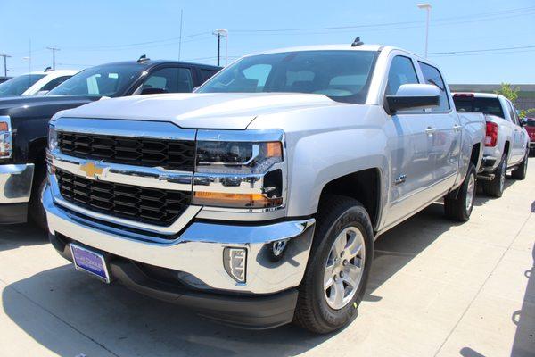 2018 Chevrolet Silverado silver https://goo.gl/YvrspJ