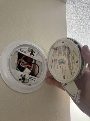 Smoke detector is not plugged in