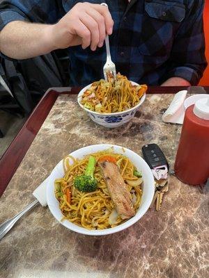 Veggie lo mein bowl and chicken lo mein bowl and house made chili sauce