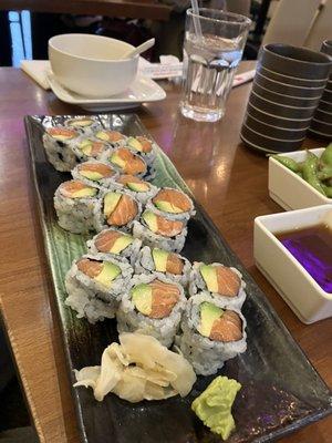 Salmon avocado Rolls