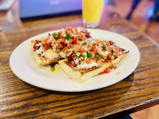 Molletes con chorizo