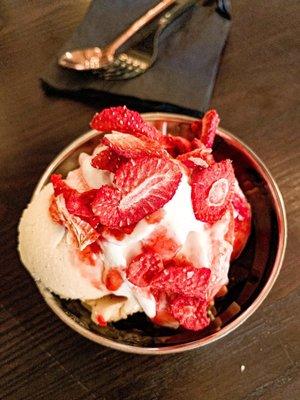 Strawberry Sundae (gf)