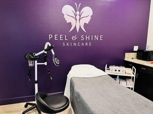 Peel & Shine is a vibrant modern space for all your Facial & Wax needs. I use the latest equipment and products that are tried & tested.