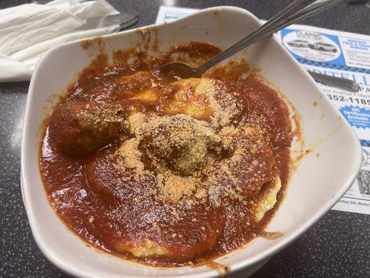 Cheese Ravioli with meatballs