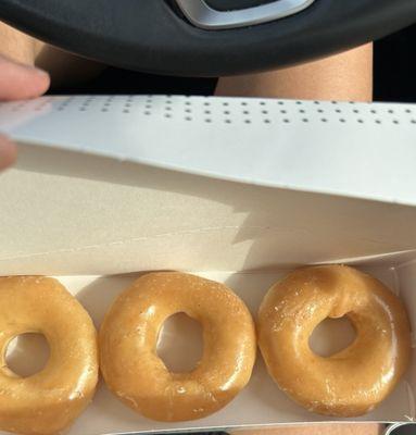 3 pack glazed donuts