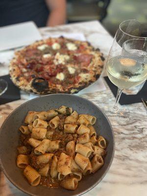 Rigatoni Bolognese and Diavolo pizza.