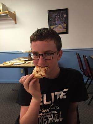 Eli loves pizza.