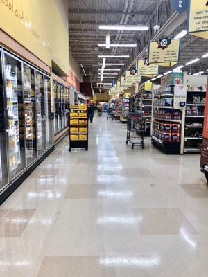 Hannaford Wynantskill NY. Clean and well kept.