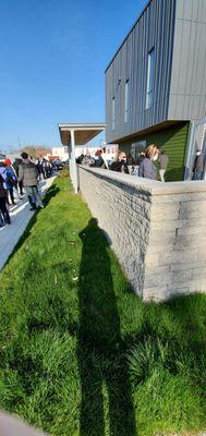 Now I'm at the back of the line where it goes up around into the brick wall area to the right and then snakes back around up and around...