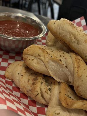 Breadsticks with marinara