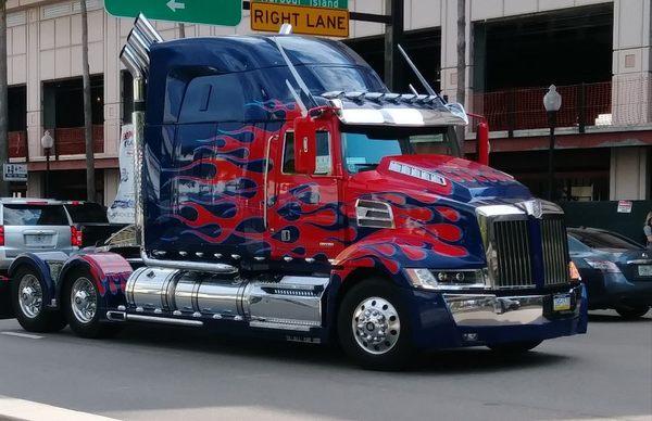 I saw this thing as I was looking at a street and Tampa Florida!
Optimus Prime Hollywood prop vehicle!