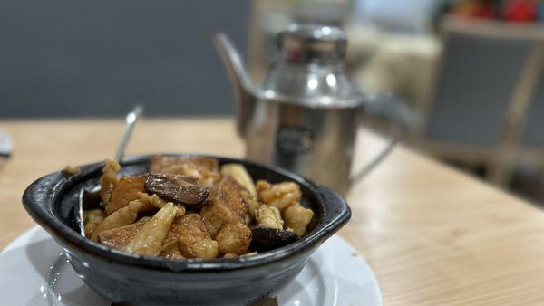 Assorted meat and tofu clay pot.  $20.  2024.01.13.