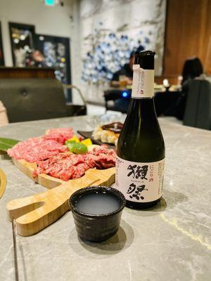 Sake and meat. Let's grill!