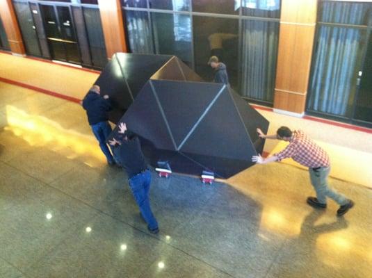 De-installation of Tony Smith sculpture in St. Paul