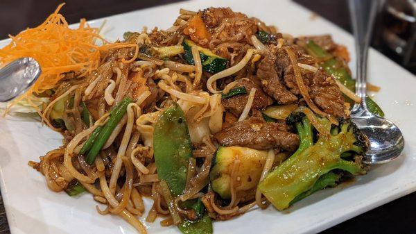 Paid Thai Beef with extra vegetables.