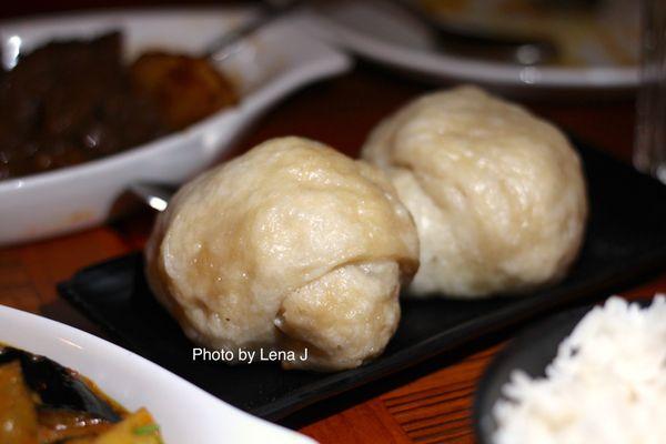 Tingmo (2 pieces) ($4) - steamed leavened plain rolls