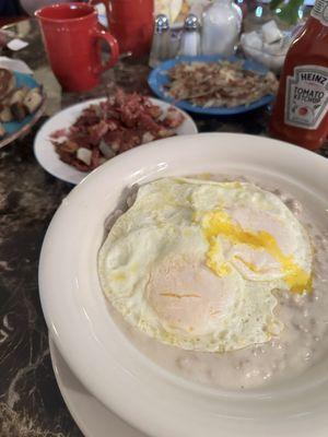 biscuits and gravy   @davideatsdc