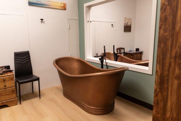 With adjoining, mirror image rooms you can bathe alone or with a friend!  Or three!!