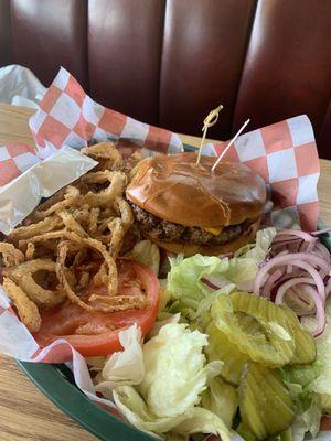 Cheeseburger with onion strings