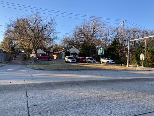 View of the location heading west on "Big Spring Rd / West Campbell Rd" (it's a quick turn-in otherwise)