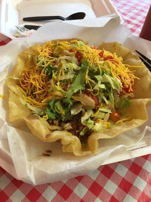 Yummy taco salad (with fajita chicken for $1.50 extra)