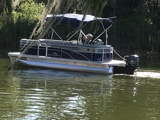 New pontoon boat 20 foot Bennington with 50 hp four stroke Yamaha