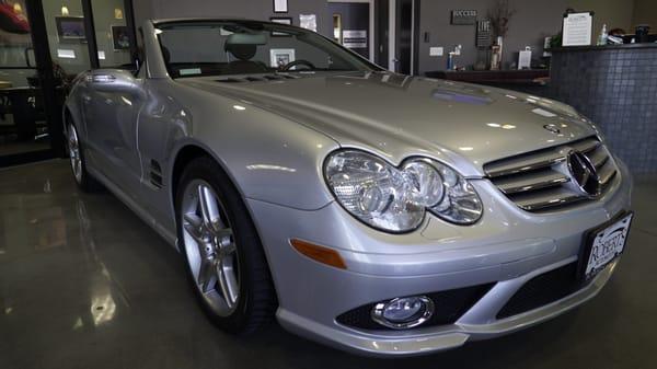 Mercedes-Benz SL 550 Convertible.