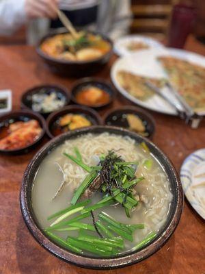 Soup noodle with baby clam