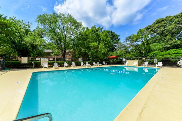 Stratford Arms Apartment Homes - Sparkling Swimming Pool