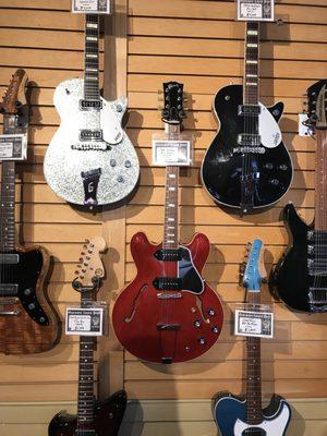 Nice selection of used guitars