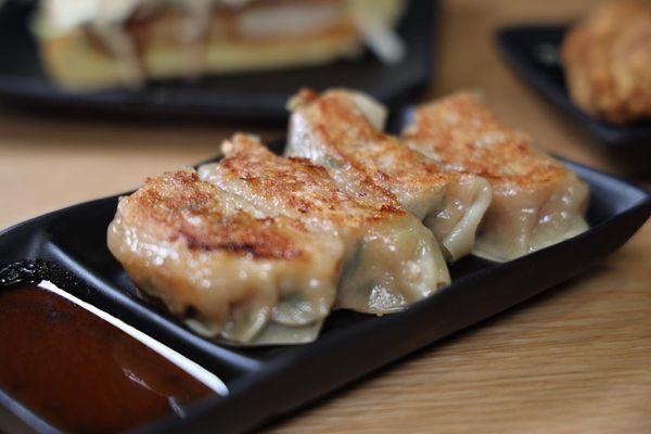 Buta Gyoza  : @andrewloves_