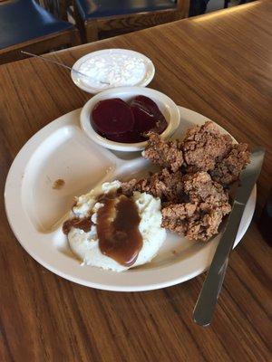 Chicken livers with mashed potatoes and pickled beets