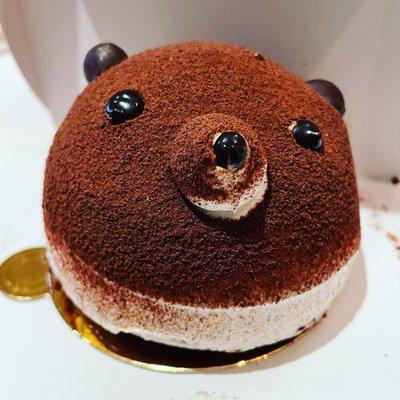 Cute cake but average taste... very chocolaty